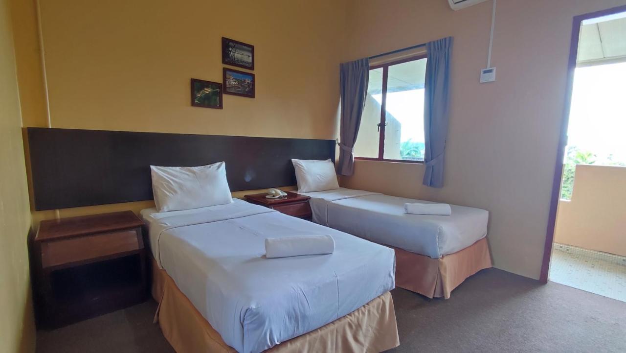 Mersing Merlin Inn Exterior photo