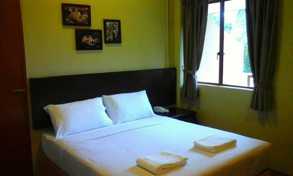 Mersing Merlin Inn Exterior photo