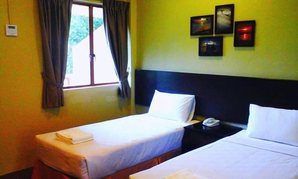 Mersing Merlin Inn Exterior photo