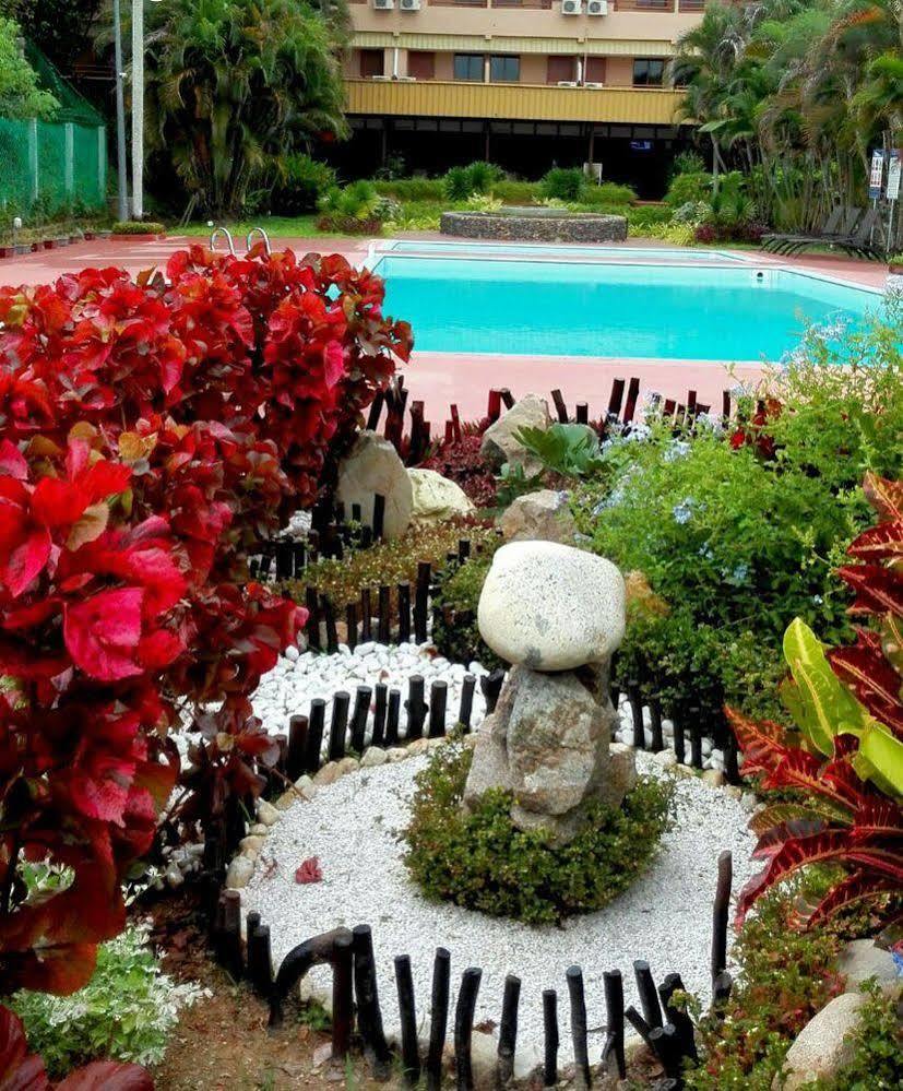 Mersing Merlin Inn Exterior photo